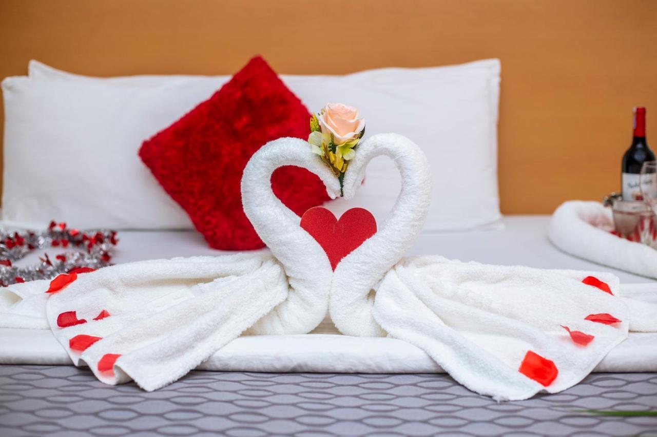 Airside Hotel Accra Bagian luar foto