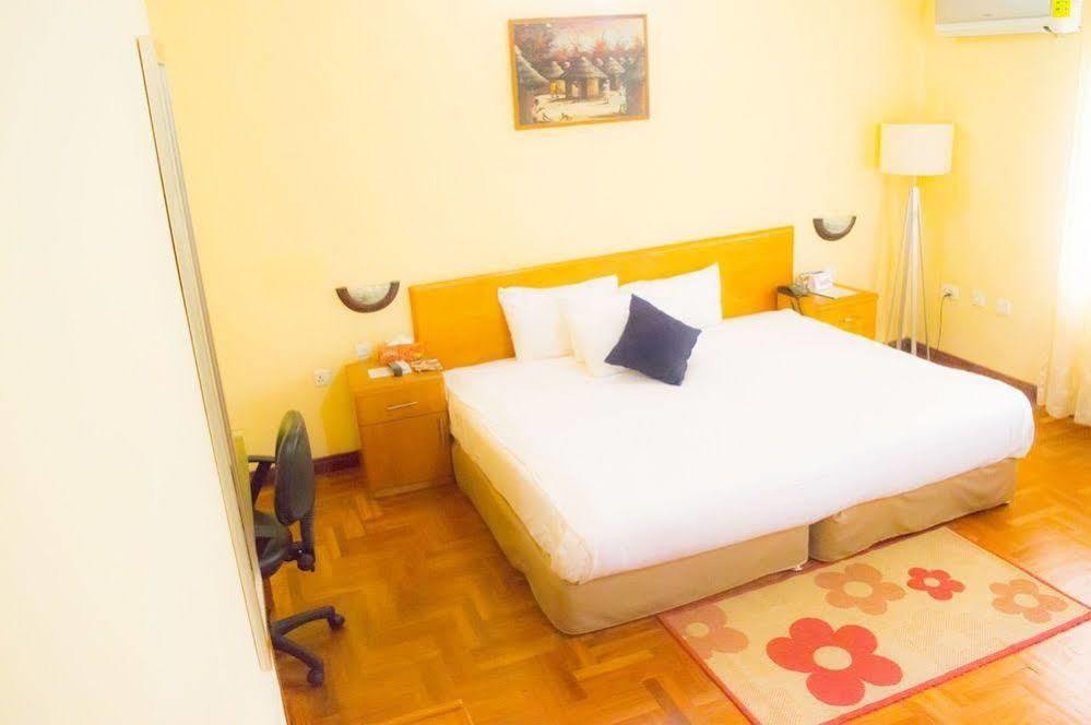 Airside Hotel Accra Bagian luar foto